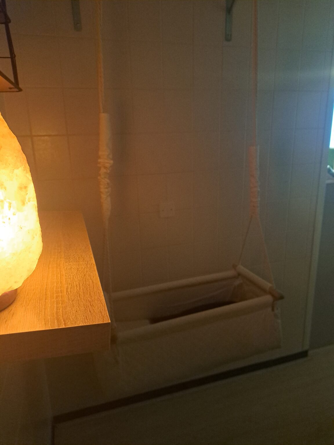 Wiegje met zoutsteenlamp kdv flecke