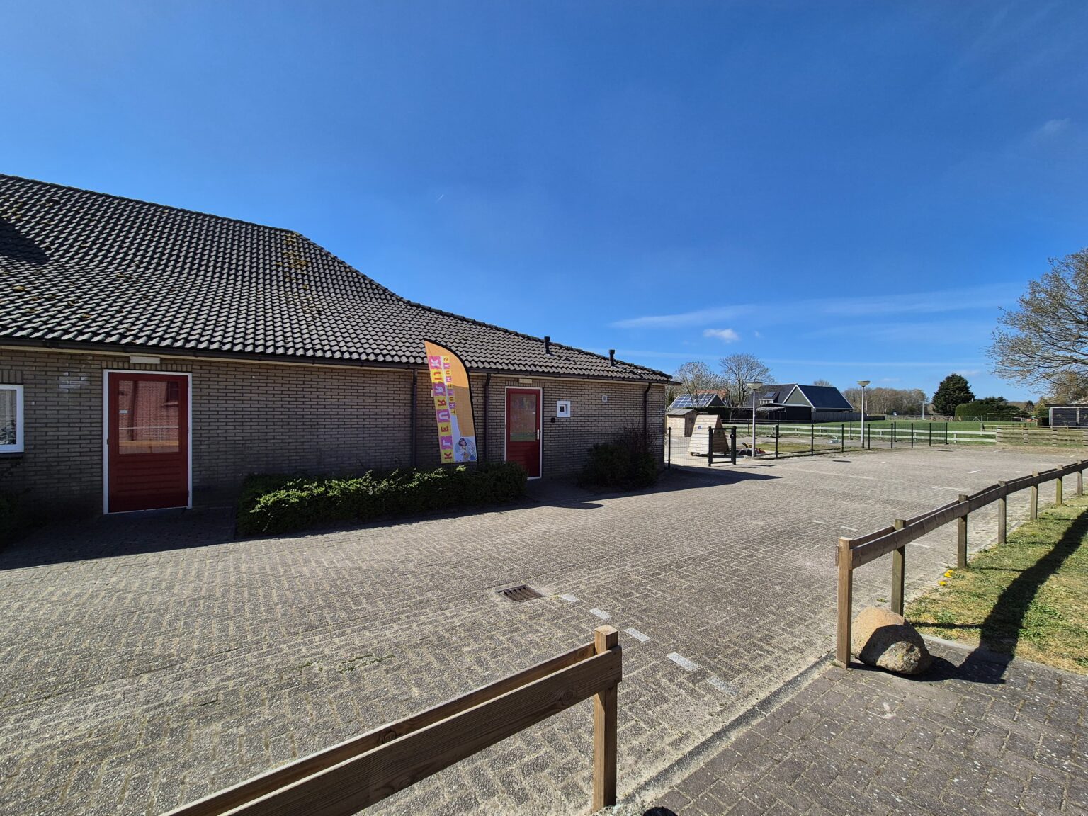 Foto ingang KDV Nijemirdum